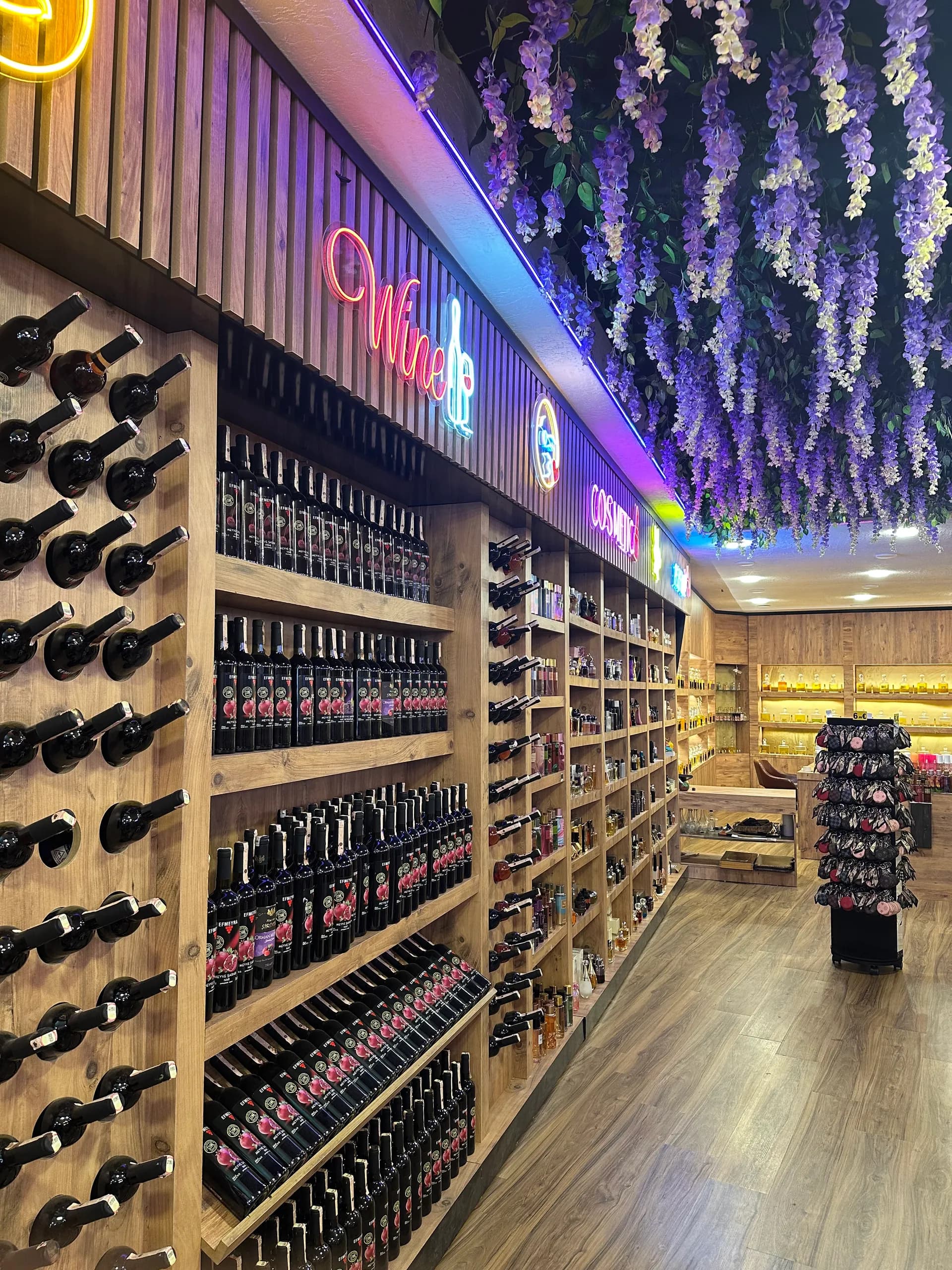Hervas Souvenir Store view 10