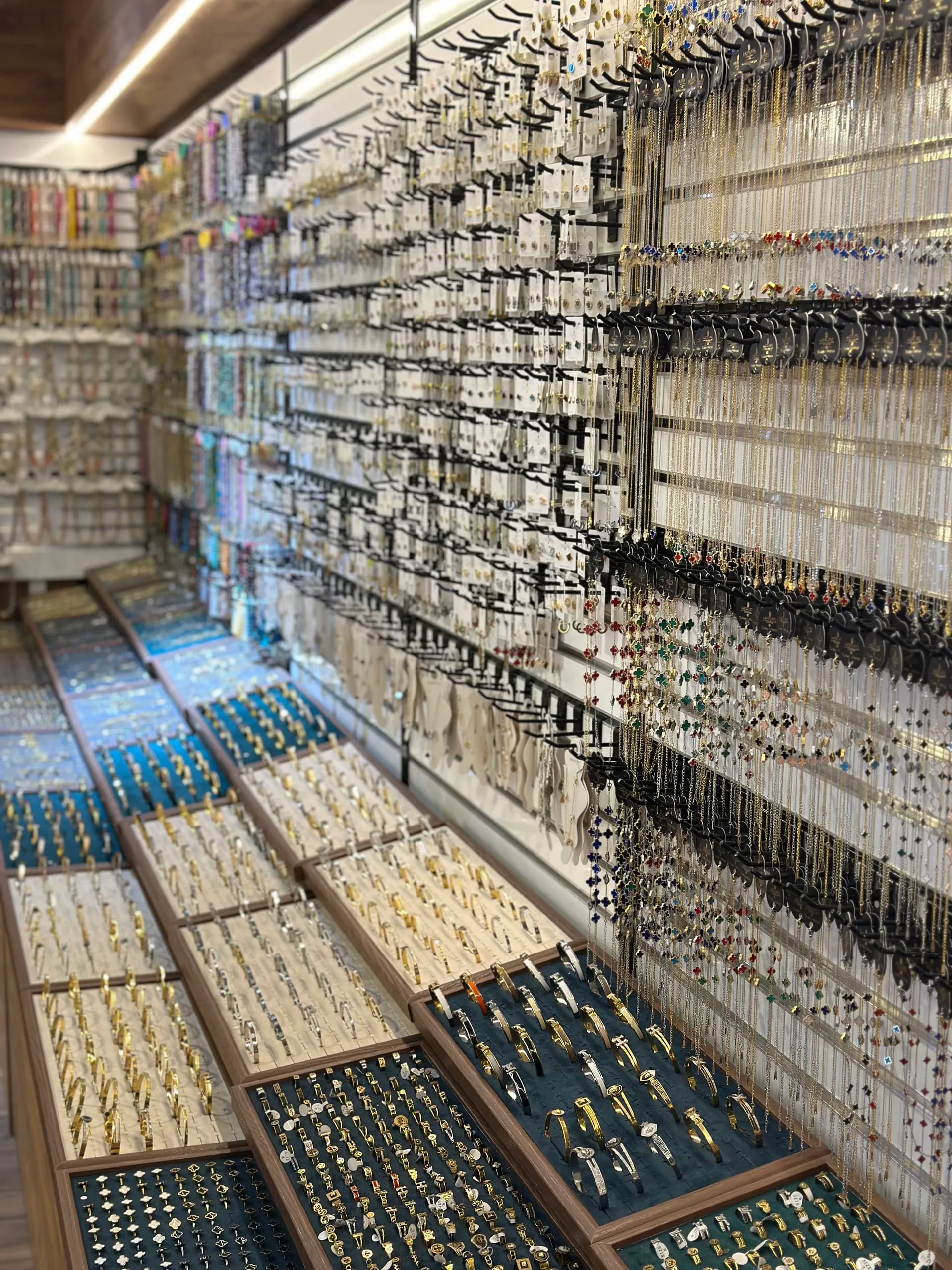 Hervas Souvenir Store view 14